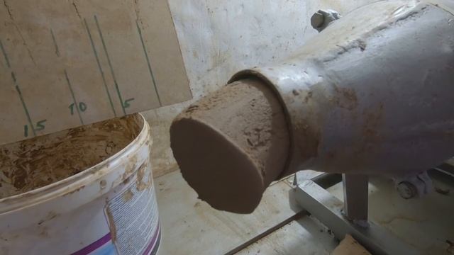 Демонстрация готовой глиномялки.