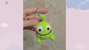 Вязаный брелок ам ням
