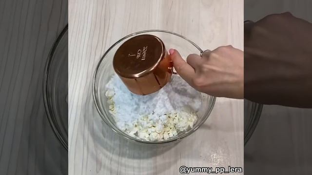 ТВОРОЖНАЯ ПАСХА С КЛУБНИКОЙ В БЕЛОМ ШОКОЛАДЕ??⠀
