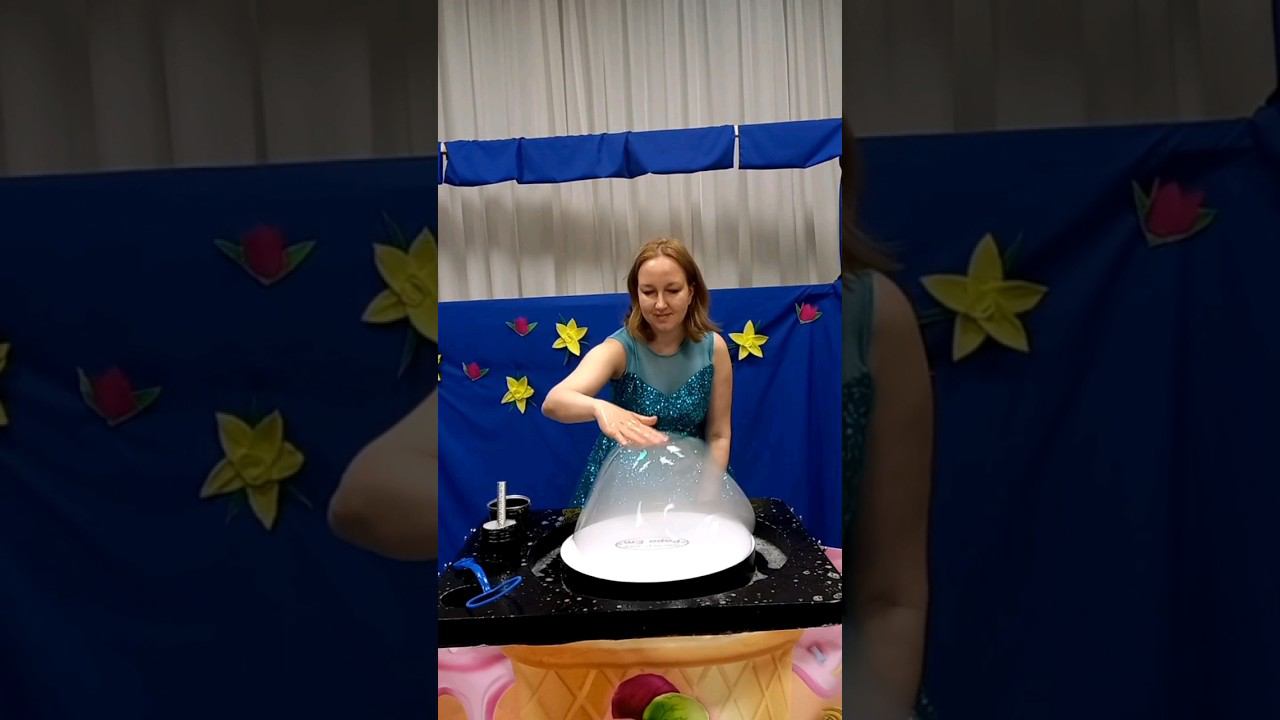 Что будет, если дотронуться до мыльного пузыря? #шоу #актриса #театр #magic #иллюзия #трюк #физика