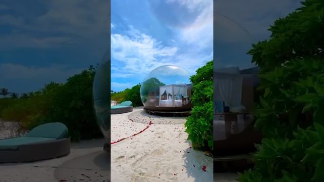 A stunning bubble hotel in Maldives!🔮 📍Finolhu Island, Maldives🇲🇻 📽 by @juliagal