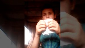 Фокус соединение разорванной бумаги