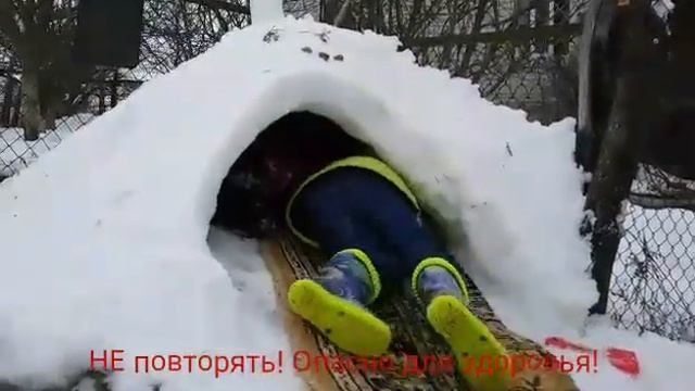 Дом из снега. НЕ ПОВТОРЯТЬ! ОПАСНО ДЛЯ ЗДОРОВЬЯ! смотреть онлайн