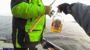 Рыбалка от Михалыча! Ищем хищника на большой воде! Трудовая ловля судака зимой на спиннинг