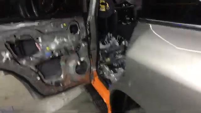 Lexus LX570 антишум доработки. Добивались максимального эффекта и идеальной акустики внутри салона