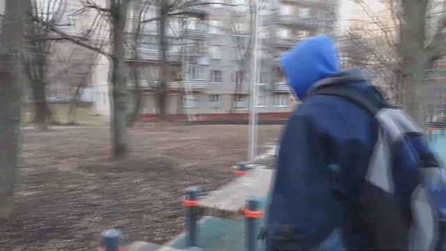 ЛЕХА ЖИВЁТ НА УЛИЦЕ В 16 ЛЕТ смотреть онлайн