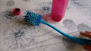 Ёршик для мытья бутылок Tupperware моет бутылки любого объема.