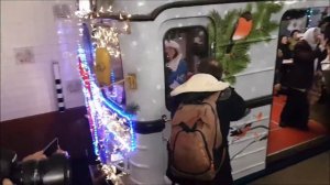 Еж3/Ем-508Т "Новогодний поезд" на станции "Белорусская" Кольцевой Линии.