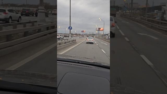 Съезд на Новорижское шоссе! Немного автосалонов и магазинов!