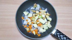 Куриная печень с овощами в сметане