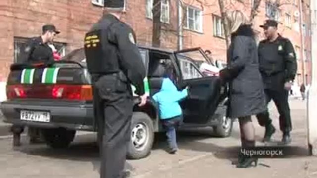 Приставы забрали у матери двоих детей смотреть онлайн