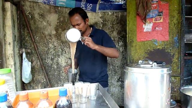 Чай на улице в Индии/ Tea on the street in India смотреть онлайн