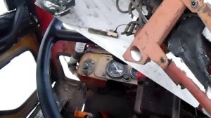 Запускаю и обуваю цепи и поставил лопату на кун