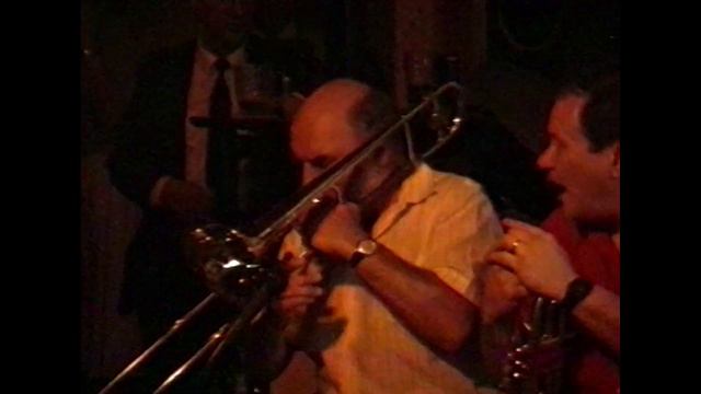 The Magna Jazz Band With Warren Vache'. Jazz Me Blues смотреть онлайн