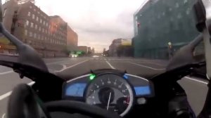 Самоубийца на YAMAHA R1 - 200 км/ч на заднем колесе и под 300 по МОСКВЕ