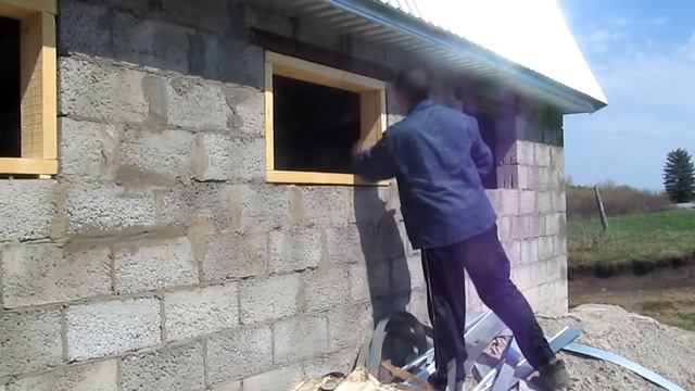 Дешевый вариант окон | Строю сарай | Часть 9 смотреть онлайн