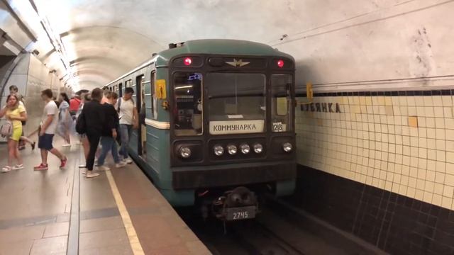 81-717/714.5М На станции Лубянка смотреть онлайн