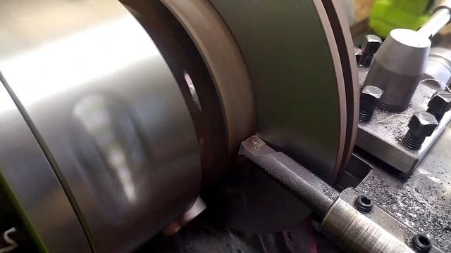 Токарный станок CJM 280. Проточка переднего тормозного диска Honda. смотреть онлайн