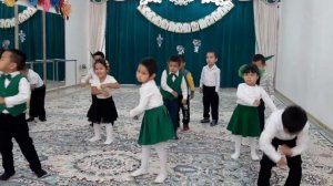 танец в день учителей в детском саду