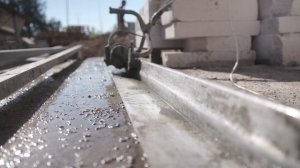 Заливка промышленных полов с применением укрепляющего слоя топпингом | M&CO г. Николаев