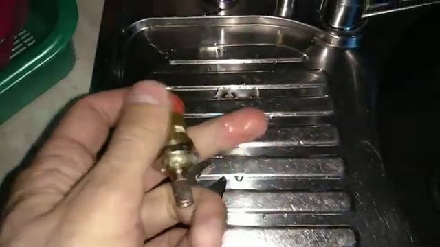Ремонт крана аквафор фильтрованной воды.