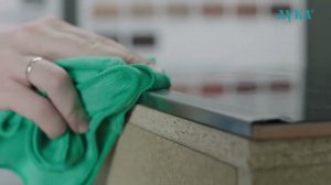 Монтаж порога из нержавеющей стали на клеевой основе