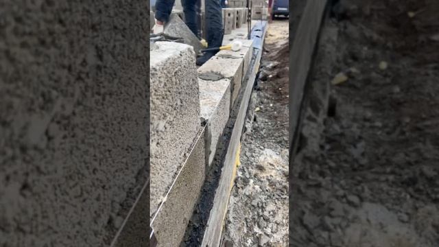 Кладка керамзитового и мурового блока