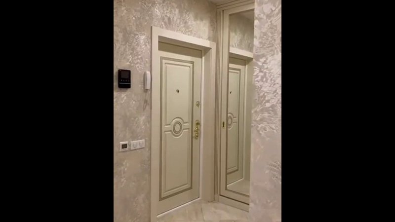 Зеркальный шкаф-купе в классическом стиле