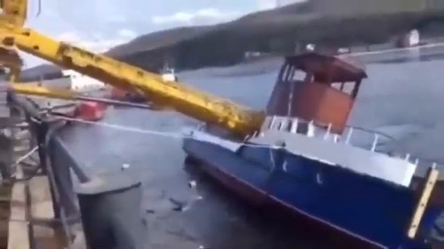 Падение автокрана смотреть онлайн