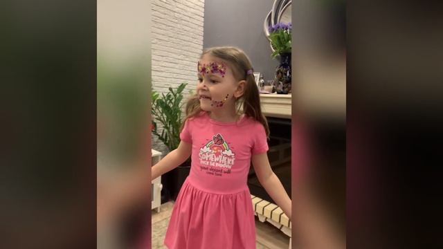 Волшебное появление маски из страз на Лерином лице. смотреть онлайн