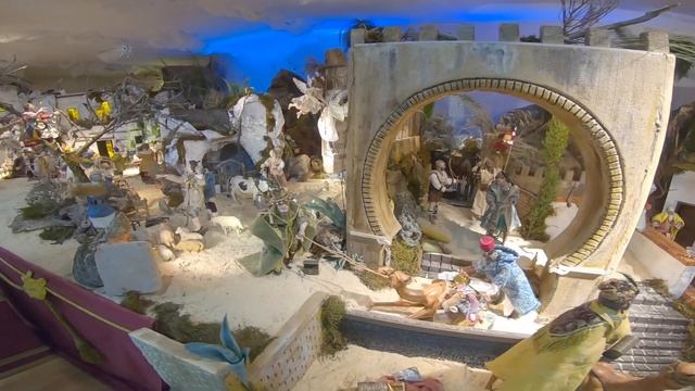 Испанский рождественский вертеп "белен" - в декорациях пещер Сакромонте в Гранаде