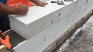 Полуавтомат для быстрой кладки газоблоков. Кладка стен своими руками. Удобный инструмент