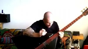 Вячеслав Шведов шпарит на бас балалайке Doom 3 OST – Main Theme 360