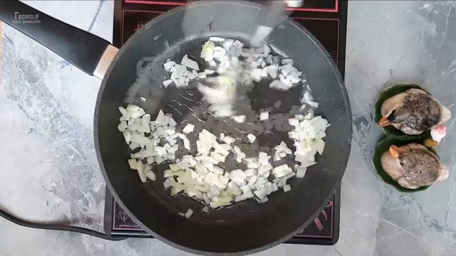 Фаршированный картофель в томатном соусе