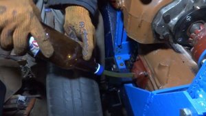 Как заливал масло в трактор