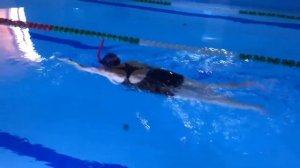 Как улучшить технику плавания. Как плыть быстрее. Упражнение 10. Плавание с трубкой и в восьмёрках.