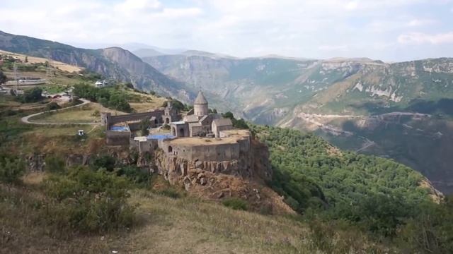 Путешествие по Армении | Висим над пропастью | Мы в пещере?! | Прошли сквозь стену! смотреть онлайн