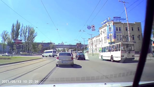 Запорожье автовокзал. Опасный манёвр смотреть онлайн