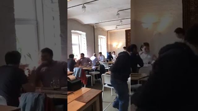 КАКИМ ДОЛЖЕН БЫТЬ ГОСТЬ В РЕСТОРАНЕ??? смотреть онлайн