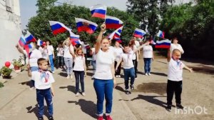 Танцевальный флешмоб ко Дню России