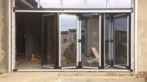 Алюминиевые двери Гармошка ALUTECH