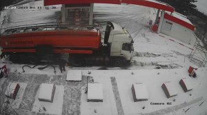 Замер уровня топлива в резервуарах. Слив топлива на АЗС ЮКОЙЛ.