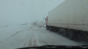 TRUCK car STUCK in snow @ mountain Armenia roads ФУРЫ застревают в СНЕГУ горные дороги Армении