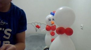 Как сделать снеговика из воздушных шаров.