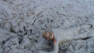 Купание в грязи на Азовском море п.Кучугуры