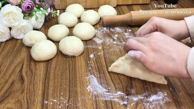 Татарское и Башкирское национальное блюдо! Особенность этого блюда не форма, а начинка которая ...