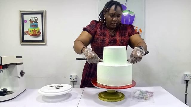 How to stack a two tier whipped cream cake смотреть онлайн