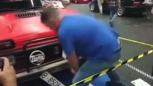 испанцы заводят ниву кривым стартером