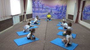 Занимайтесь вместе с нами. Гимнастика с мячом. Ритмика для малышей.