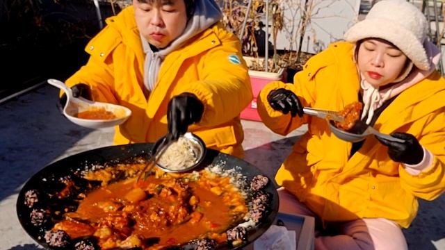 솥뚜껑 닭볶음탕 난 집에서 끓인다! 당면 주먹밥 필수! 닭볶음탕 먹방 솥뚜껑 닭도리탕 먹방 Spicy Korean Chicken Mukbang Кушать курицу gà rá